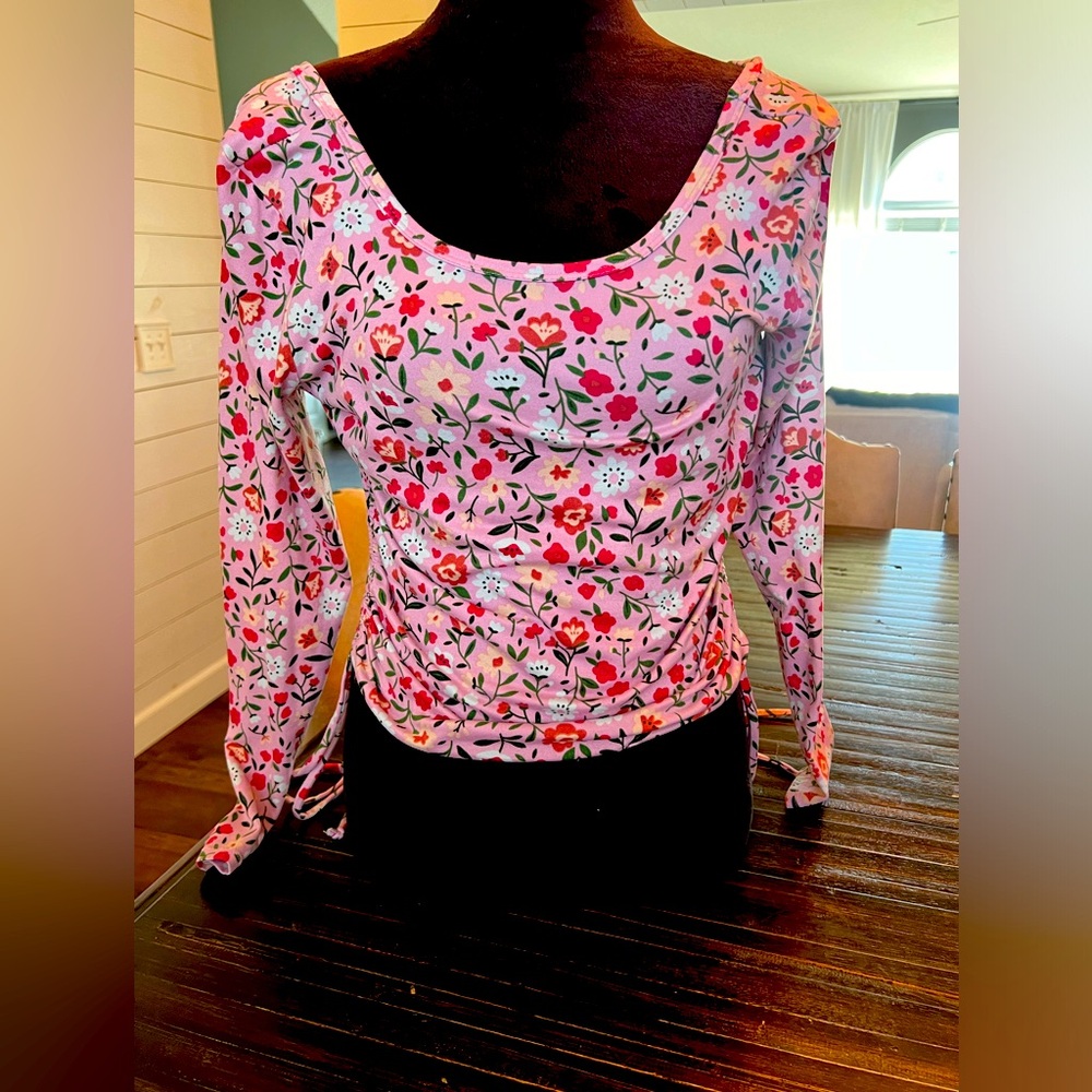 Pink Moa Moa crop shirt with side ties